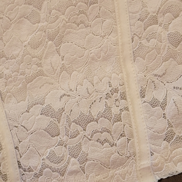 🛍️ ARDENE - White Lace Floral Crop Top BNWOT - Picture 3 of 7